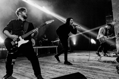 Tamsaus post-metal žanro atstovai „Aortes“ pristato pirmąjį singlą „Devouring gloom“ iš 2023 m. pavasarį išleidžiamo to paties pavadinimo albumo