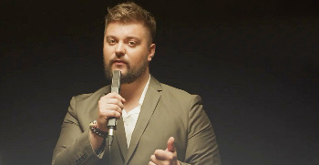Dainotas Varnas pristato naują dainą ir atskleidžia atostogų planus