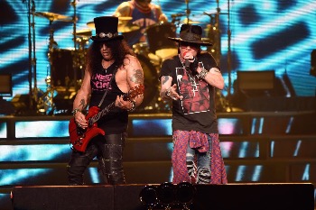 Dar viena dovana "Guns N’ Roses" gerbėjams - per du mėnesius pasirodo jau antras legendinių rokerių singlas (+ audio)