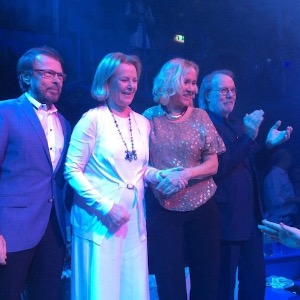 "Music.lt Top 40" viršūnėje tęsiasi "ABBA" dominavimas, aukščiausio debiuto autorė - australė Natalie Imbruglia (+ audio, balsavimas)